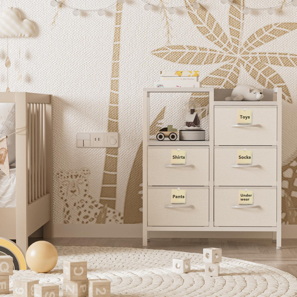 White 4 Drawer Dresser with 5 Storage Bins Z672