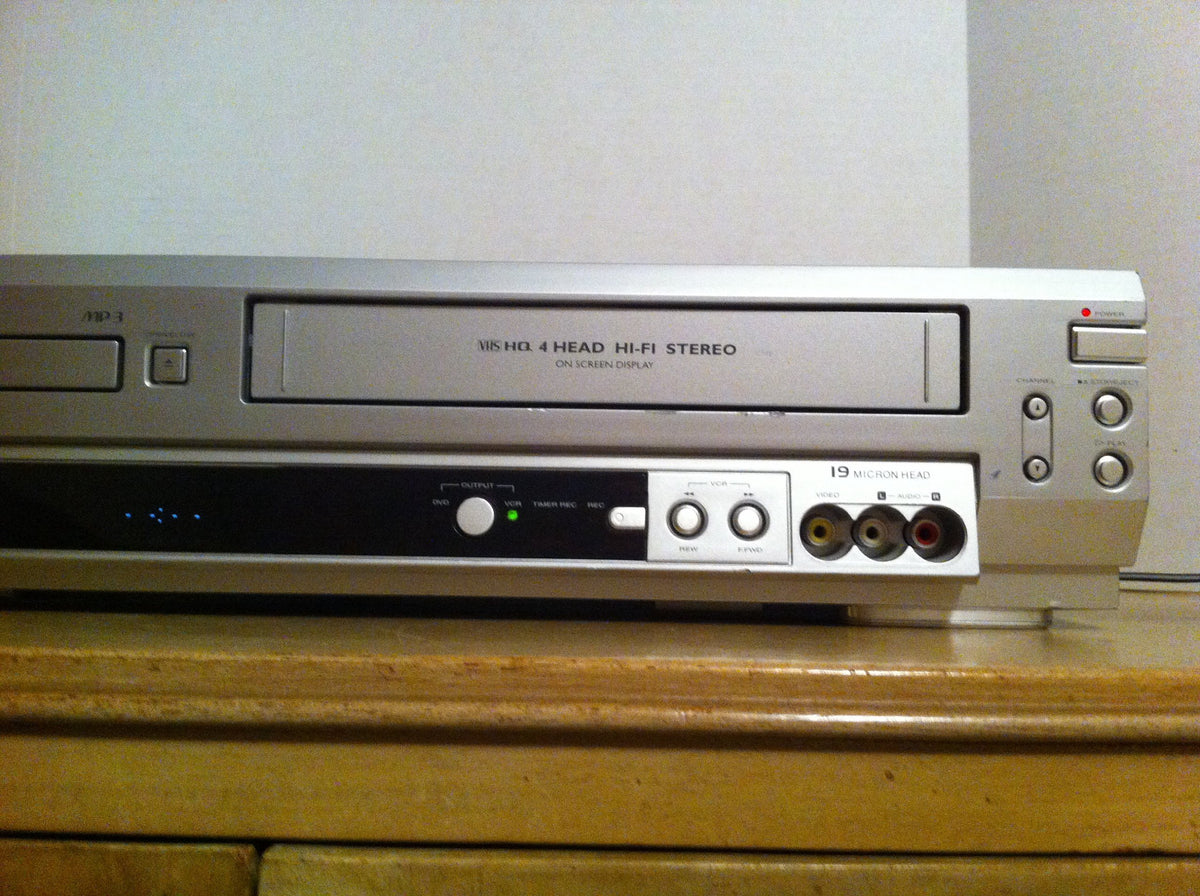 Video Cassette Recorder DVD Player R869